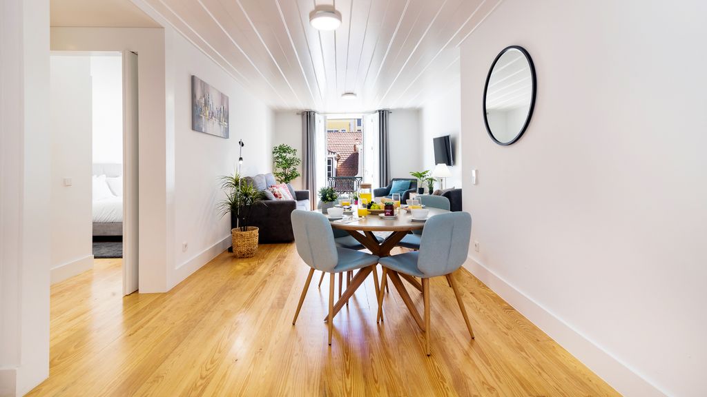 4PAX Apt in Chiado w/ River View by LovelyStay