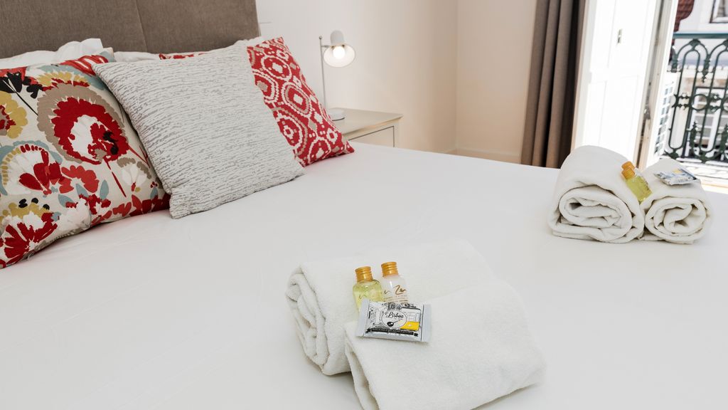4PAX Apt in Chiado w/ River View by LovelyStay