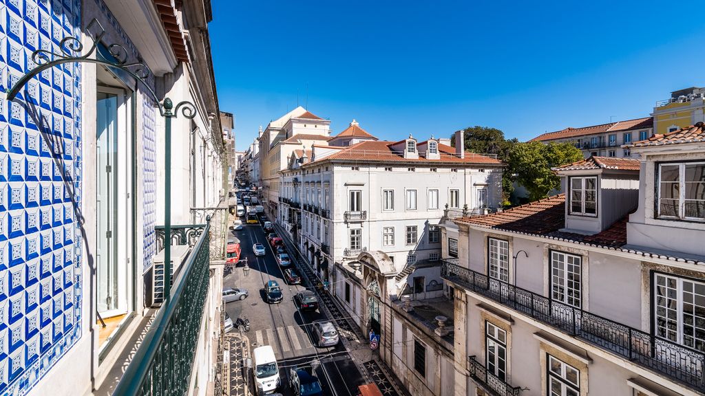 4PAX Apt in Chiado w/ River View by LovelyStay