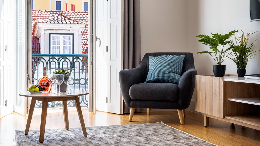 4PAX Apt in Chiado w/ River View by LovelyStay