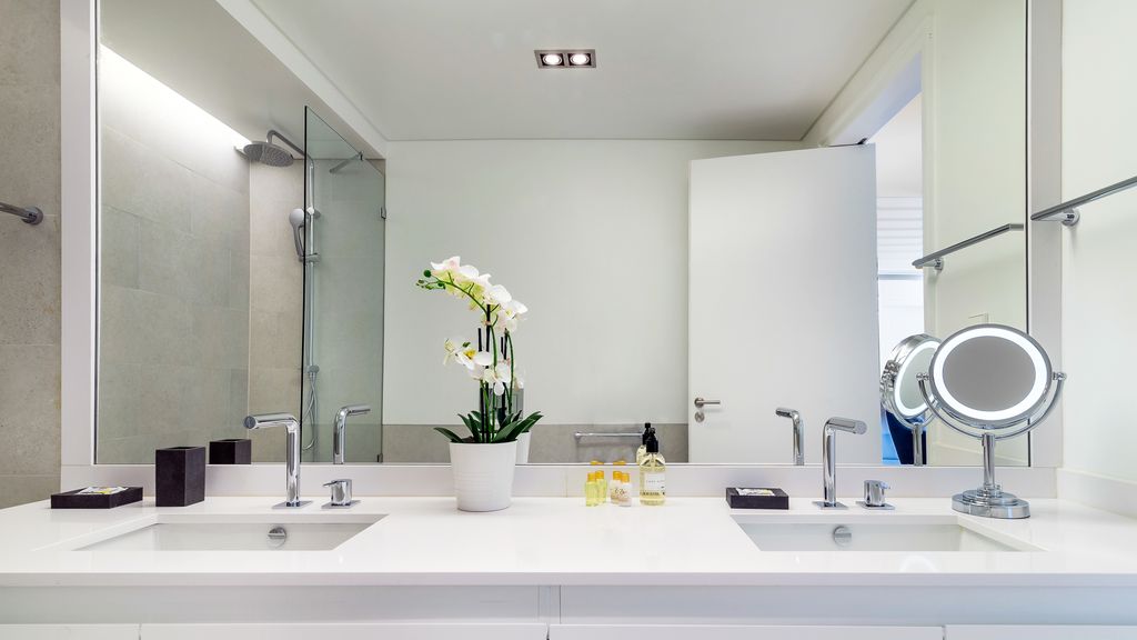 4PAX Apt in Chiado w/ River View by LovelyStay