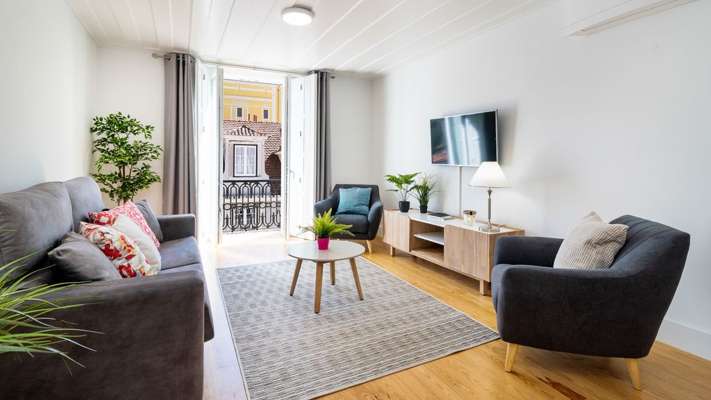 4PAX Apt in Chiado w/ River View by LovelyStay