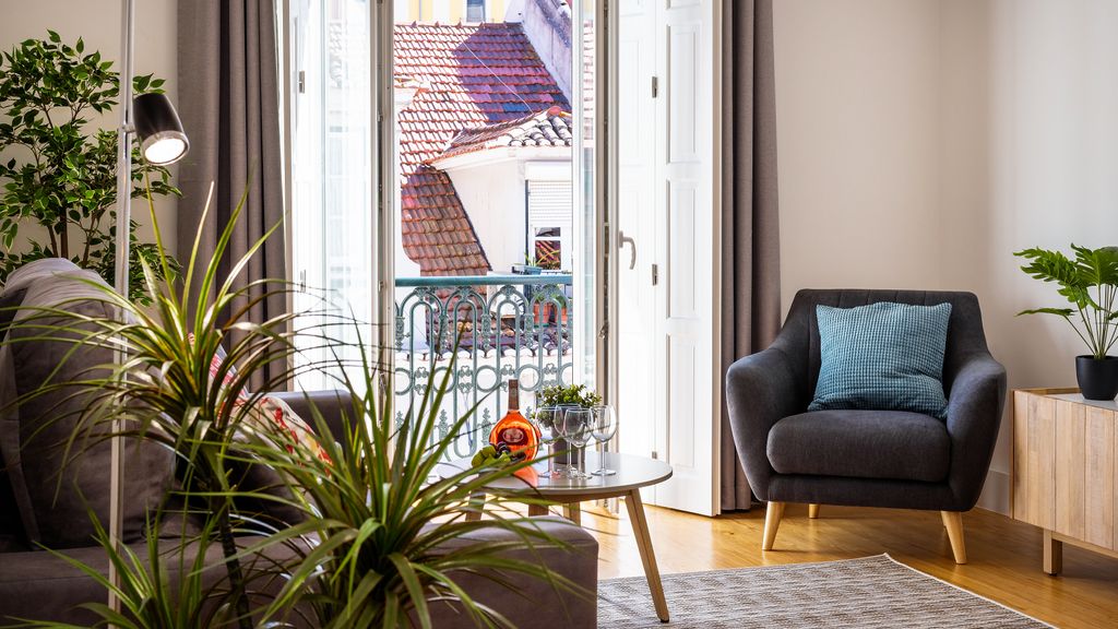 4PAX Apt in Chiado w/ River View by LovelyStay