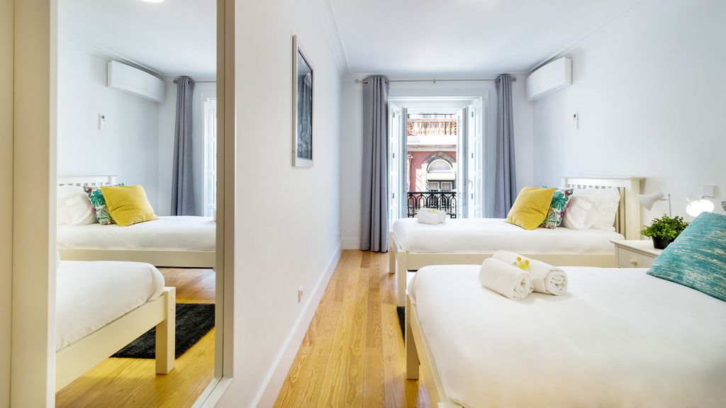 Stunning 2BDR Apartment in Chiado by LovelyStay