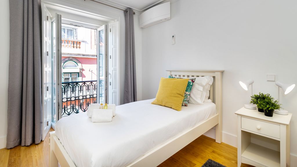 Stunning 2BDR Apartment in Chiado by LovelyStay