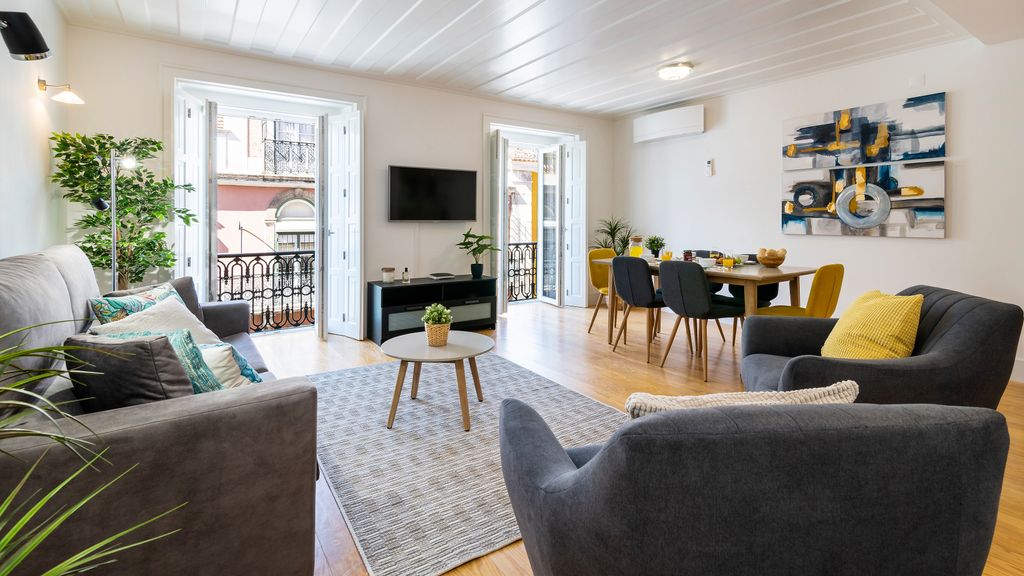 Stunning 2BDR Apartment in Chiado by LovelyStay
