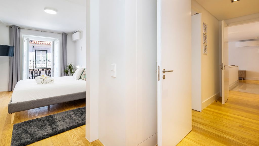 Stunning 2BDR Apartment in Chiado by LovelyStay