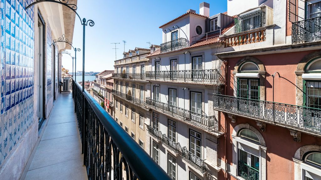 Stunning 2BDR Apartment in Chiado by LovelyStay