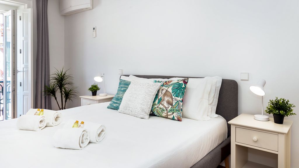 Stunning 2BDR Apartment in Chiado by LovelyStay
