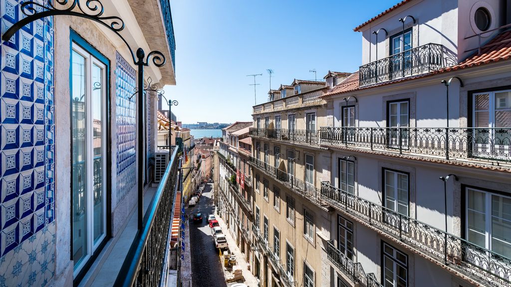 Stunning 2BDR Apartment in Chiado by LovelyStay