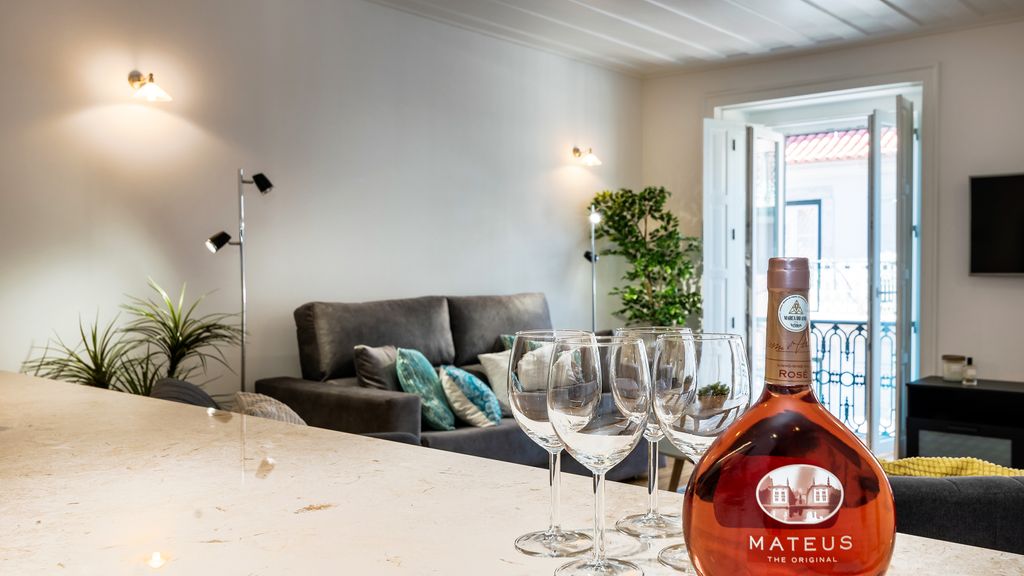 Stunning 2BDR Apartment in Chiado by LovelyStay