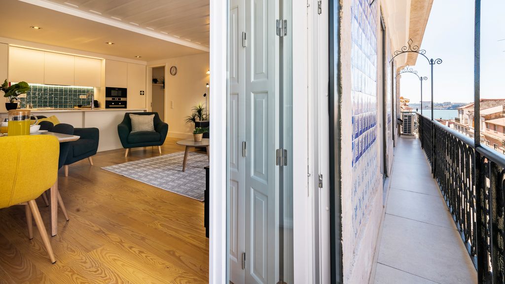 Stunning 2BDR Apartment in Chiado by LovelyStay