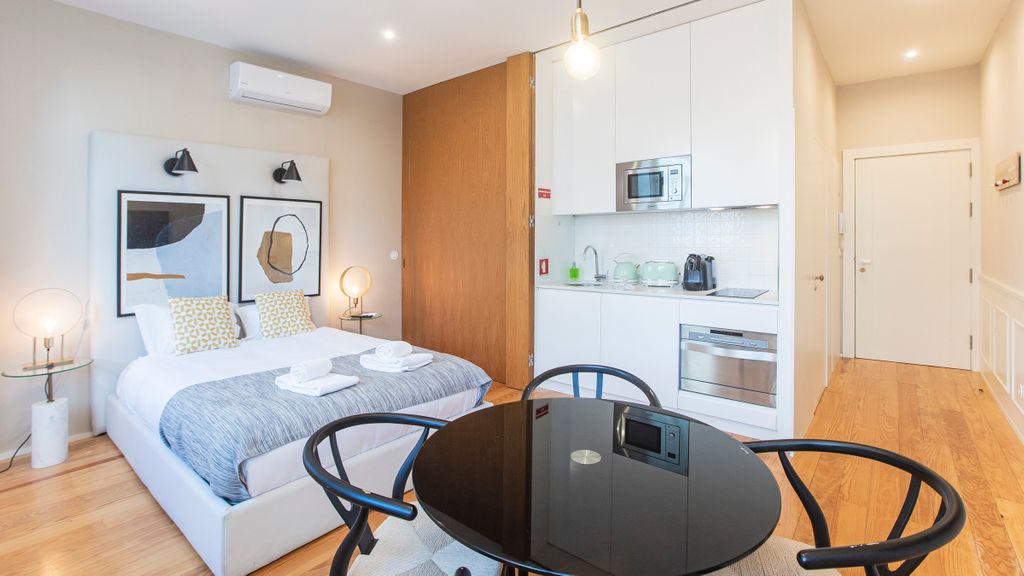 Cute & Bright Flat w/ AC by LovelyStay