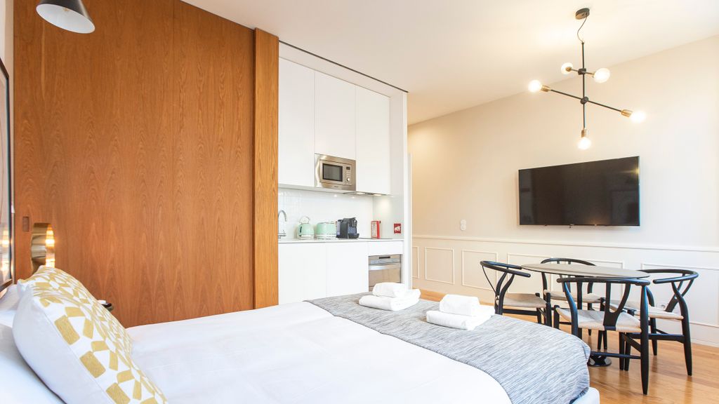 Cute & Bright Flat w/ AC by LovelyStay