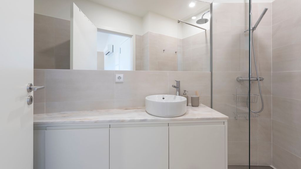 Central Superb Flat w/ AC & Balcony by LovelyStay