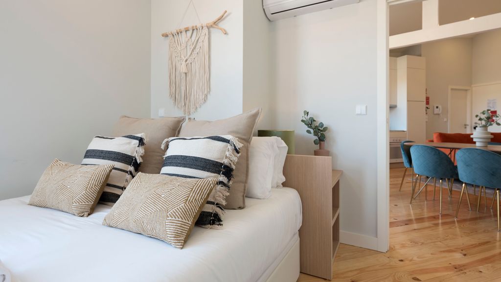 Central Superb Flat w/ AC & Balcony by LovelyStay