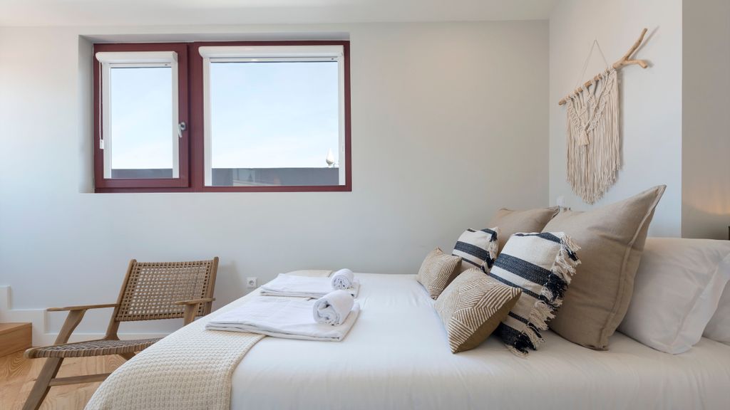 Central Superb Flat w/ AC & Balcony by LovelyStay