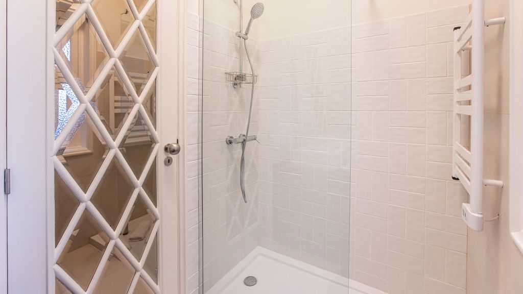 Tasteful 2BR Flat in Art District by LovelyStay