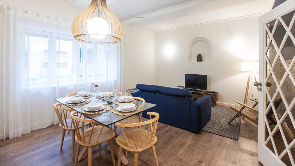 Tasteful 2BR Flat in Art District by LovelyStay