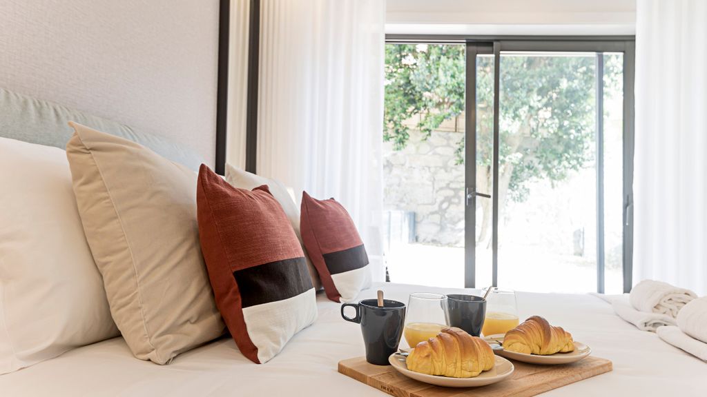 Paraíso -1B w/ AC & Patio by LovelyStay