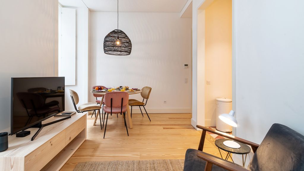 Modern 1BDR in Downtown Lisbon by LovelyStay