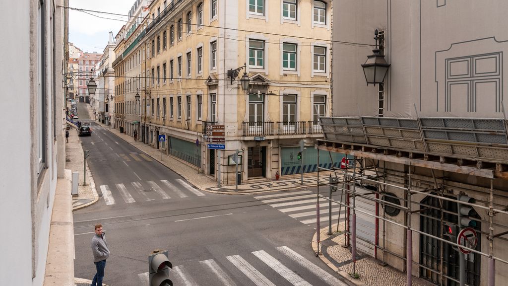 Modern 1BDR in Downtown Lisbon by LovelyStay