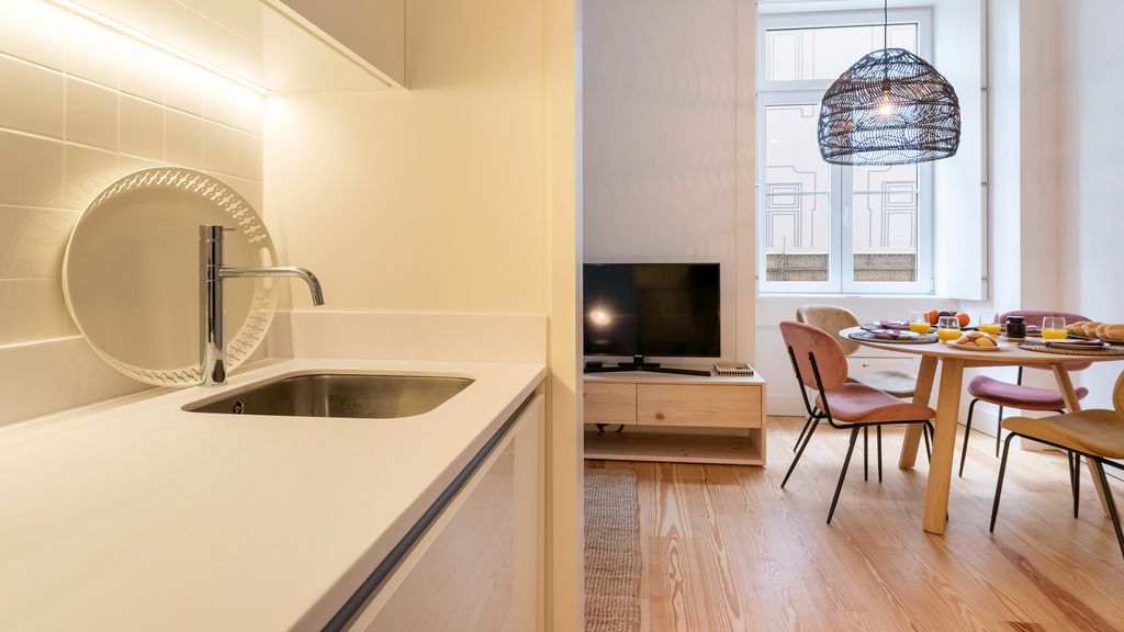 Modern 1BDR in Downtown Lisbon by LovelyStay