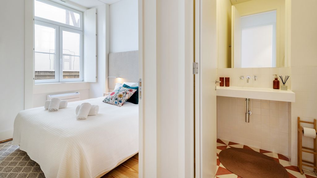 Modern 1BDR in Downtown Lisbon by LovelyStay