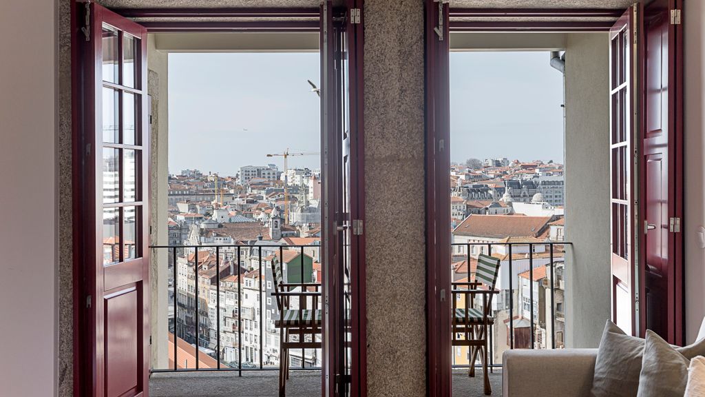 Downtown Studio w/ Gorgeous Views by LovelyStay