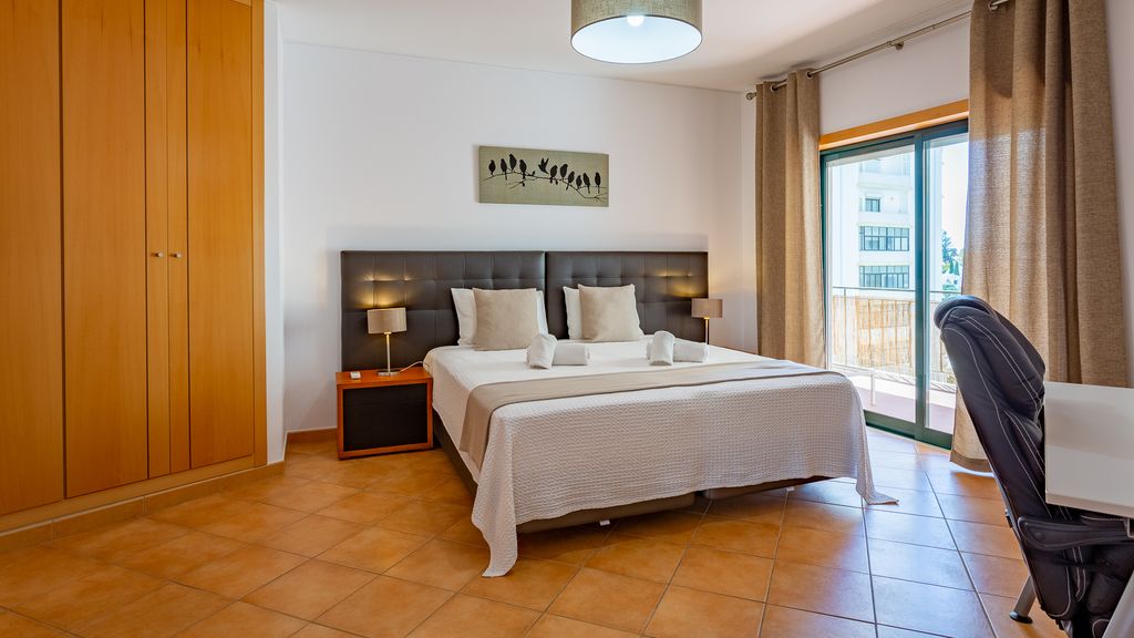 2BDR W/ AC - 2min from beach- by LovelyStay