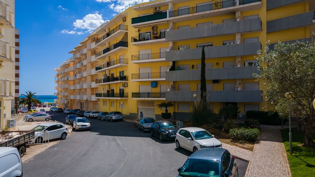 2BDR W/ AC - 2min from beach- by LovelyStay