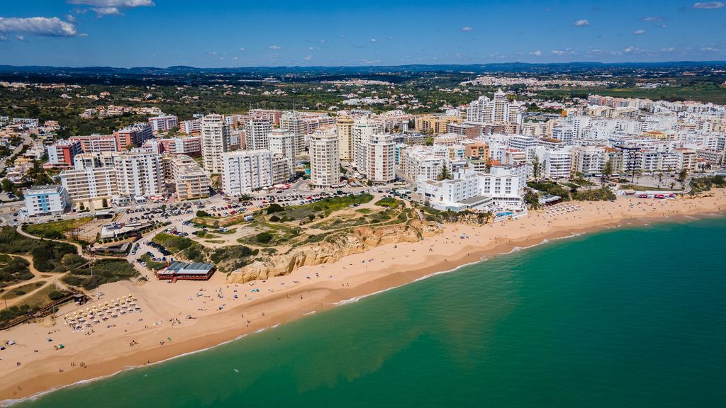 2BDR W/ AC - 2min from beach- by LovelyStay