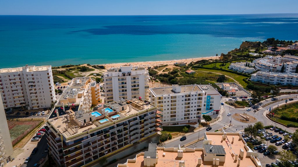 2BDR W/ AC - 2min from beach- by LovelyStay