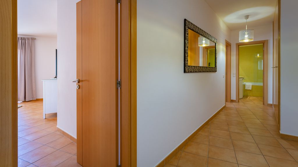 2BDR W/ AC - 2min from beach- by LovelyStay