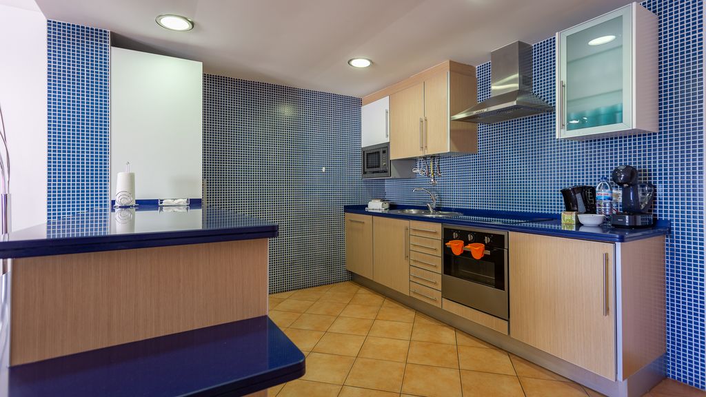 2BDR W/ AC - 2min from beach- by LovelyStay