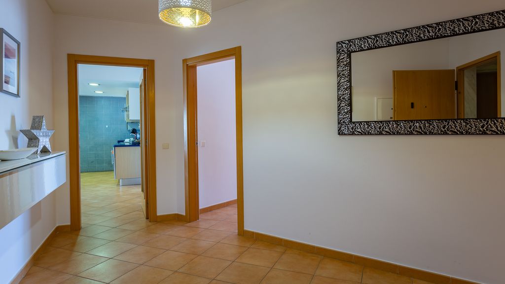2BDR W/ AC - 2min from beach- by LovelyStay
