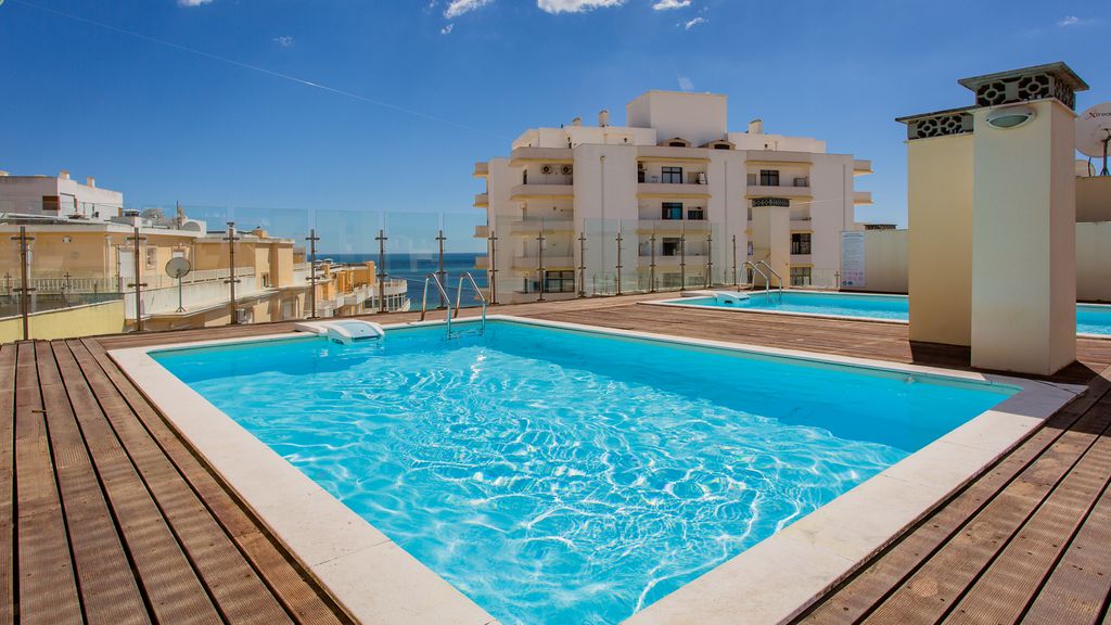 2BDR W/ AC - 2min from beach- by LovelyStay