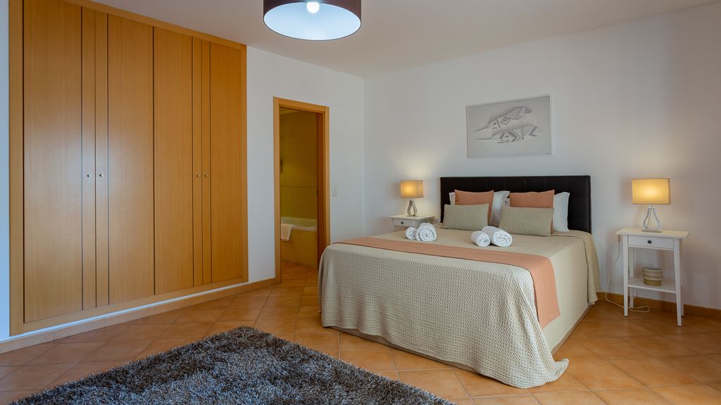 2BDR W/ AC - 2min from beach- by LovelyStay