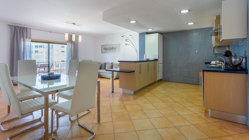 2BDR W/ AC - 2min from beach- by LovelyStay