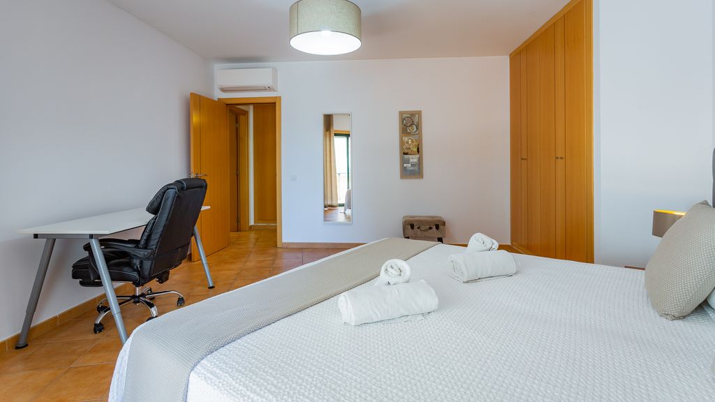 2BDR W/ AC - 2min from beach- by LovelyStay