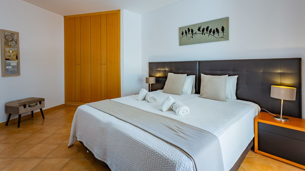 2BDR W/ AC - 2min from beach- by LovelyStay