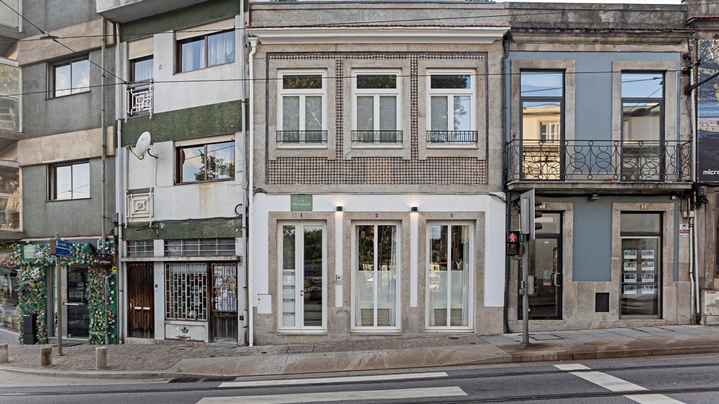 Wonderful 2BR Duplex Near River by LovelyStay