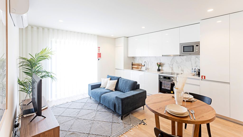 Paraíso 2M w/ AC & Balcony by LovelyStay