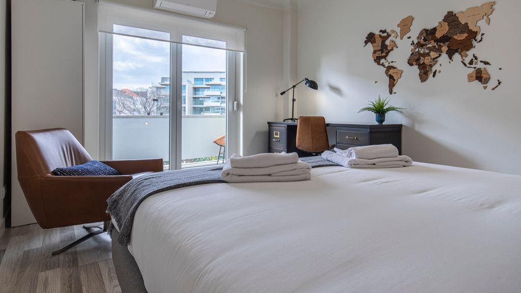 Glamorous Lisbon 2BDR Apartment by LovelyStay