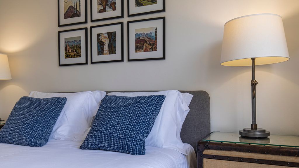 Glamorous Lisbon 2BDR Apartment by LovelyStay