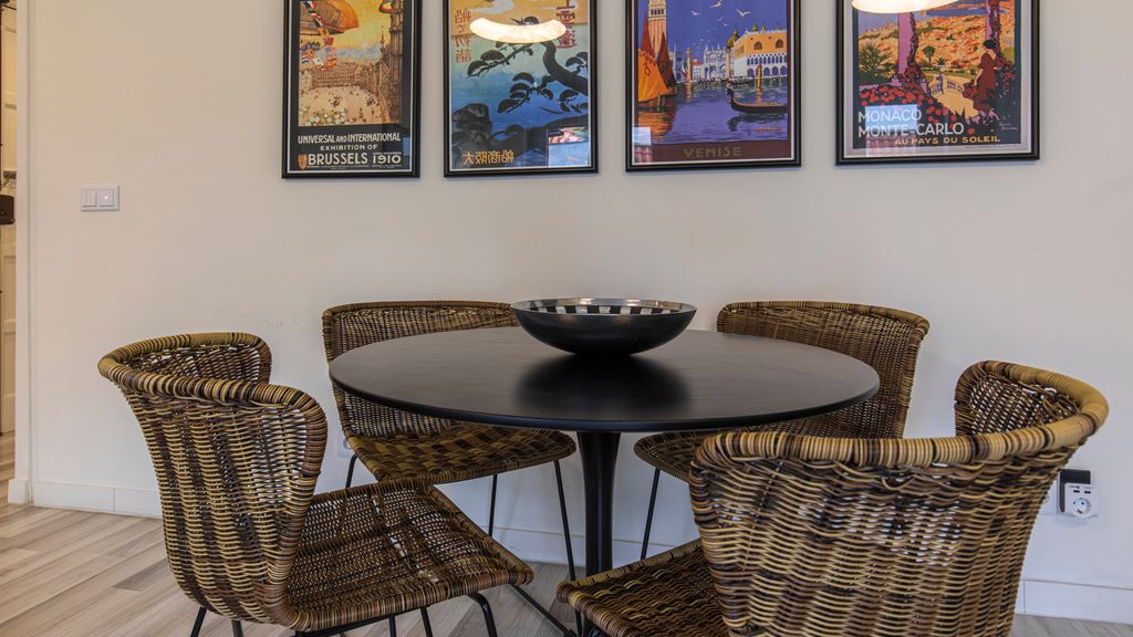 Glamorous Lisbon 2BDR Apartment by LovelyStay
