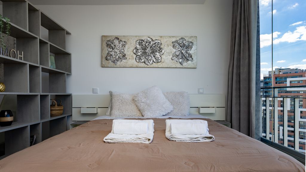 Seascape Retreat Apartment by LovelyStay