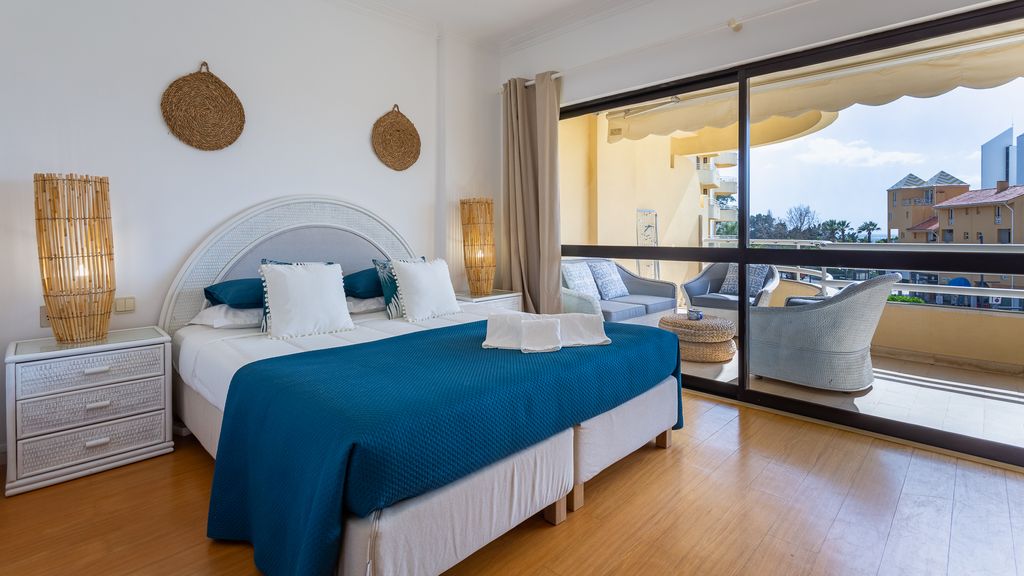 2BDR W/ Pool - 5min from beach by LovelyStay