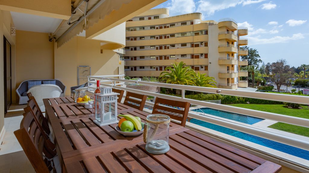 2BDR W/ Pool - 5min from beach by LovelyStay