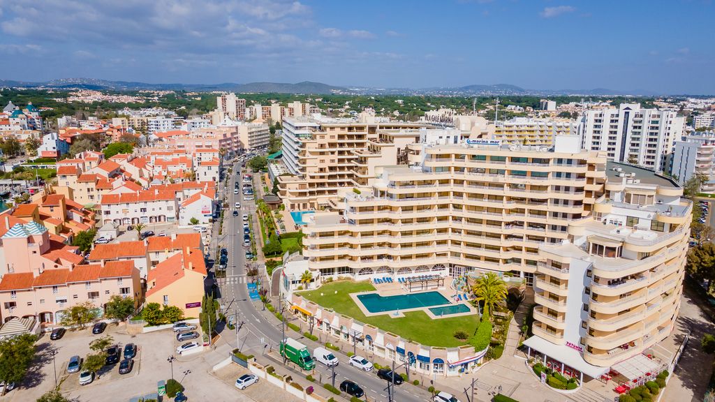 2BDR W/ Pool - 5min from beach by LovelyStay